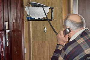 Uwaga seniorzy! Kolejna wersja oszustw [©  kolotype - Fotolia.com]