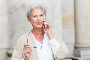 Uzalenienie od telefonu? To potrzeba kontaktu z innymi ludmi [Fot. PictureArt - Fotolia.com]