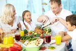 Wczeniejszy obiad pomaga schudn [© pressmaster - Fotolia.com]