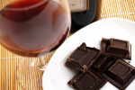 Wino i czekolada na choroby serca [© albphoto - Fotolia.com]