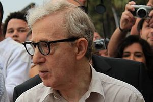 Woody Allen oskarony przez crk Mii Farrow o molestowanie [Woody Allen, fot. Bernard Boyé, CC BY-SA 3.0, Wikimedia Commons]