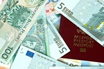 Zagraniczne wakacje: jak zaopatrzy si w waluty? [© BartekMagierowski - Fotolia.com]