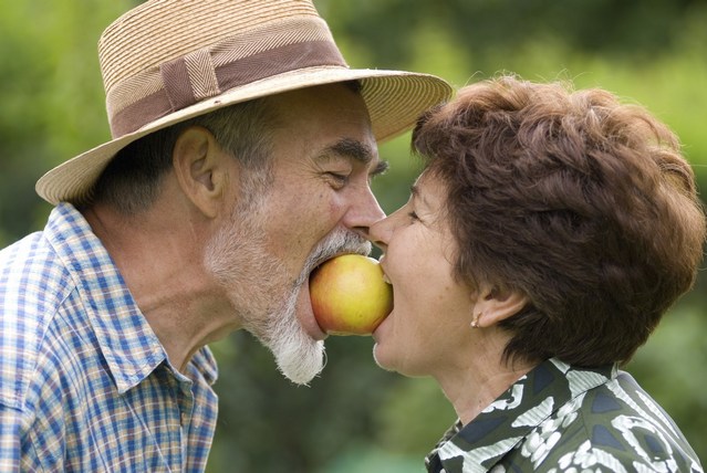 Żarty i śmiech sprawiają, że ludzie są bardziej zadowoleni ze swojego związku [fot. Alexander Raths - Fotolia.com]