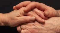 Zaufanie - seniorzy wykazują go więcej i są szczęśliwsi