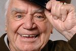 Zmar Ernest Borgnine [Ernest Borgnine, fot. Mark D. Faram, US Navy, PD]