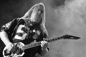 Zmar Jeff Hanneman, gitarzysta grupy Slayer [Jeff Hanneman, fot. Victoria Morse, CC BY-SA 2.0, Wikimedia Commons]